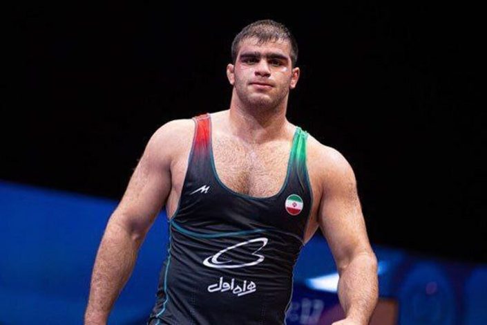 ادای نذر ملی‌پوشان کشتی فرنگی پس از قهرمانی در رقابت‌های جهانی