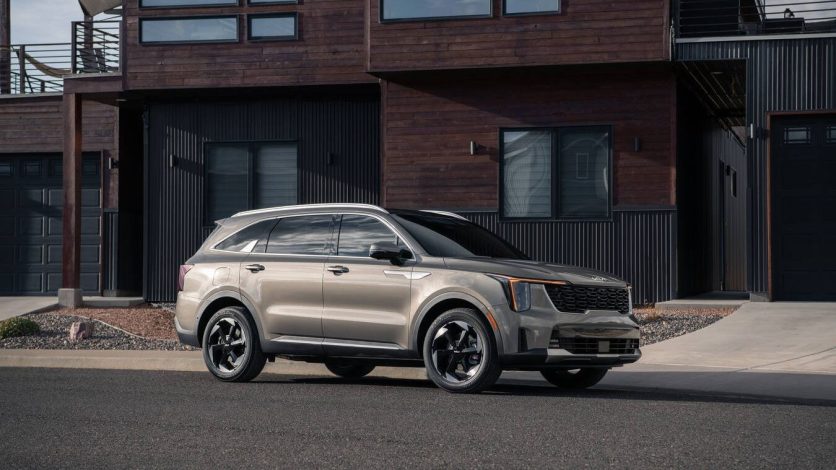 قیمت و مشخصات کیا سورنتو PHEV ۲۰۲۶ اعلام شد