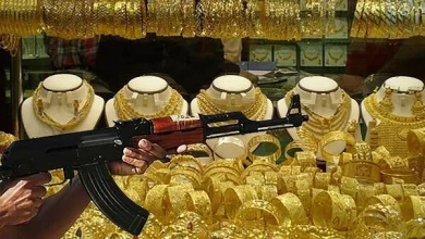 لحظه ورود سارقان مسلح به یک طلافروشی با لباس زنانه+ ویدئو