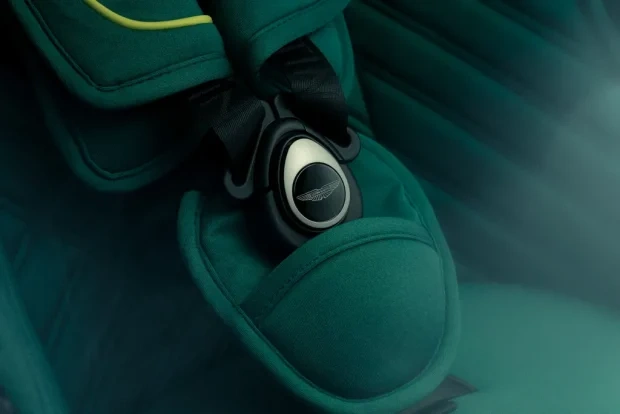 استون مارتین به کار ساخت کالسکه لوکس زد+ عکس 3 استون مارتین به کار ساخت کالسکه لوکس زد+ عکس