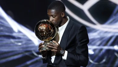 لحظهای که عثمان دمبله جایزه توپ طلای ۲۰۲۵ را از دستان رونالدینیو تحویل میگیرد+ ویدئو 3 ارزش جایزه توپ طلای فوتبال چقدر است؟