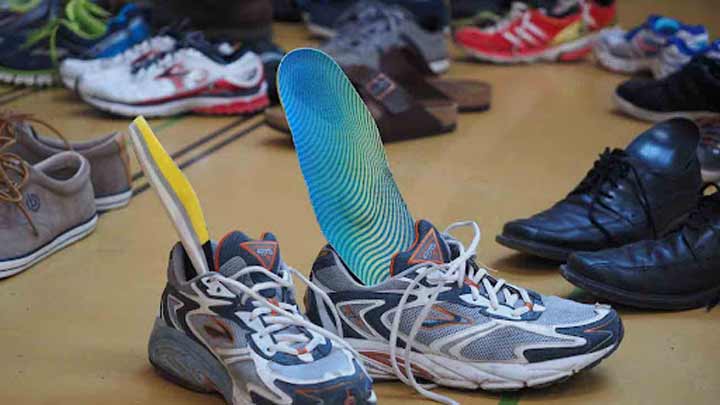 چطور از شر بوی بد کفش را از بین ببریم؟+ ۱۳ روش ساده و کاربردی 2 چطور از شر بوی بد کفش را از بین ببریم؟+ ۱۳ روش ساده و کاربردی