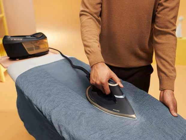 نحوه اتو کردن شلوار جین بدون آسیبدیدگی؛ ترفندهای ساده و کاربردی 2 https://harfemard.ir/a-guide-to-choosing-maintaining-and-styling-jeans/