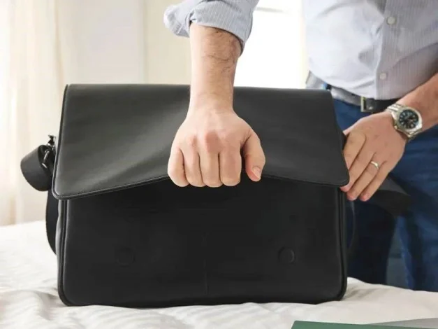 چگونه کیف چرم مناسب برای کتاب و لپ تاپ انتخاب کنیم؟