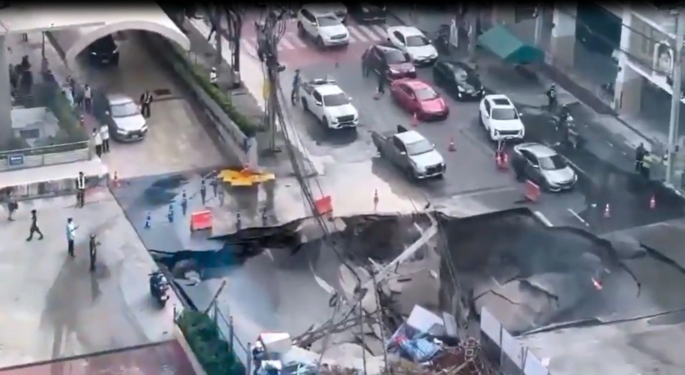 لحظه فرونشست وحشتناک زمین در بانکوک+ ویدئو