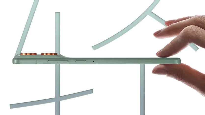 موتورولا با نازکترین محصول خود به مصاف آیفون ایر میرود؛ موتو X70 ایر در راه است 1 موتورولا با نازکترین محصول خود به مصاف آیفون ایر میرود؛ موتو X70 ایر در راه است