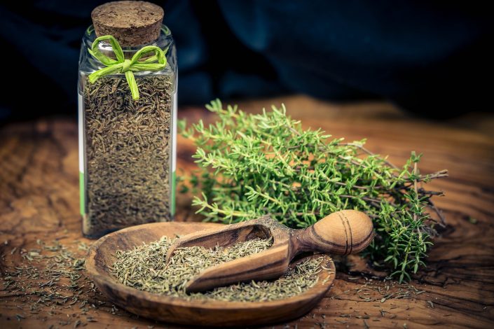 از درمان سرفه تا کنترل فشار خون؛ نگاهی به فواید بی‌نظیر آویشن