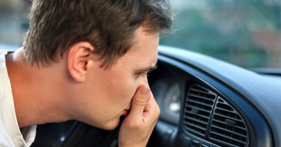 دلیل پخش بوی بنزین در خودرو چیست؟ +راهکارها