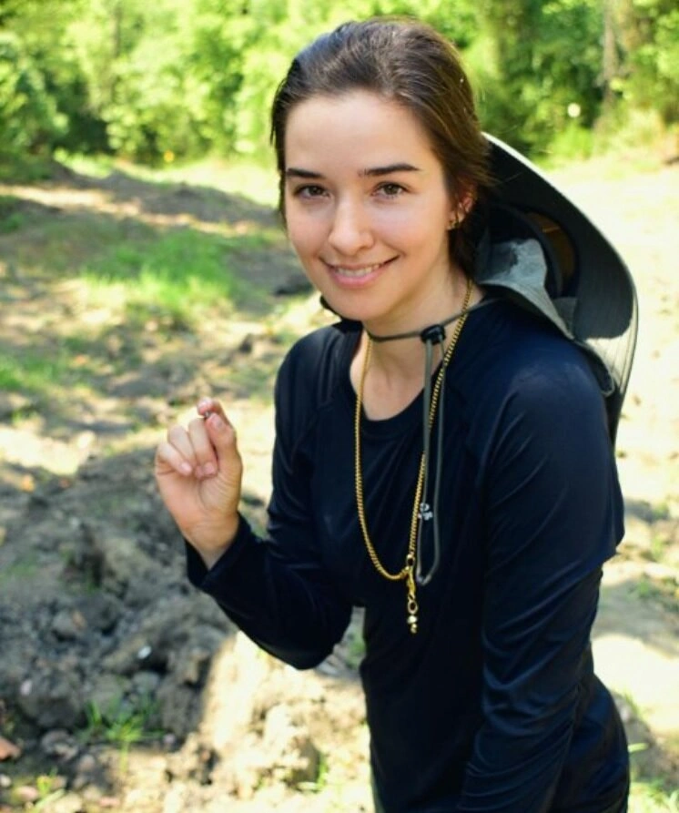 زنی که موفق به کشف یک الماس ۲.۲۳ قیراطی در طبیعت شد 2 زنی که موفق به کشف یک الماس ۲.۲۳ قیراطی در طبیعت شد