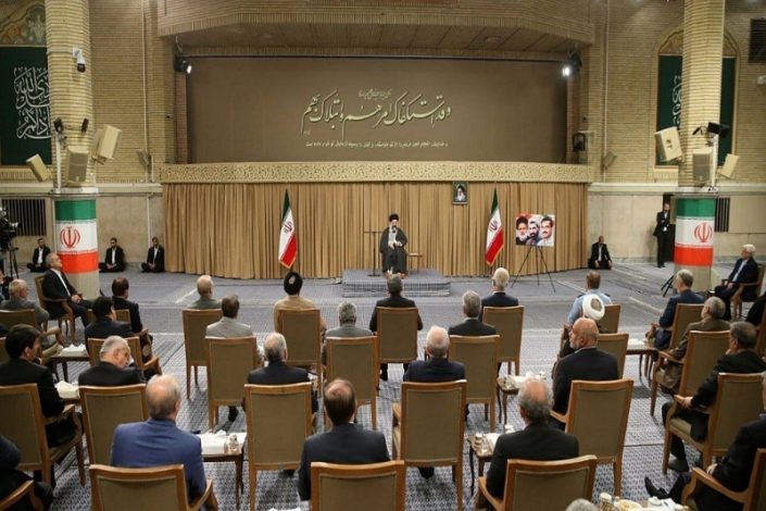 رهبر انقلاب در دیدار با رئیس جمهور و وزرا: معیشت مردم مهمترین مسئله کشور است 1 رهبر انقلاب در دیدار با رئیس جمهور و وزرا: معیشت مردم مهمترین مسئله کشور است