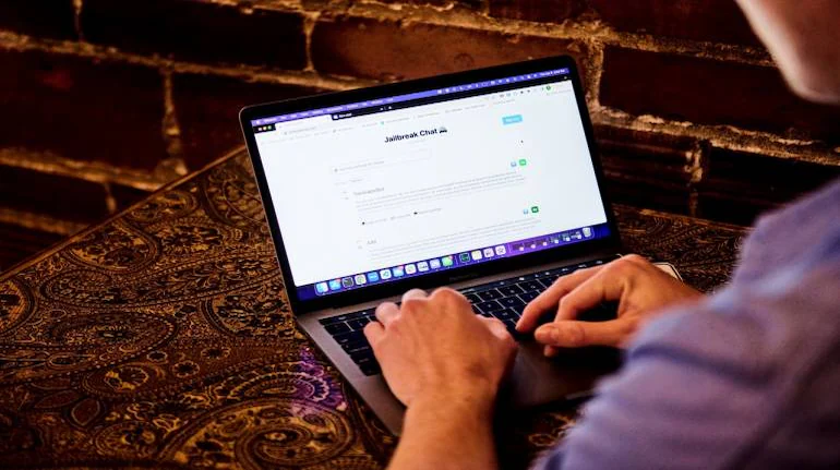 پژوهش تازه: چت‌بات‌های هوش مصنوعی می‌توانند گرایش سیاسی کاربران را تغییر دهند