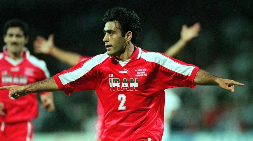 هوادار متمول پرسپولیس مهدوی کیا را شوکه کرد! 1 هوادار متمول پرسپولیس مهدویکیا را شوکه کرد!