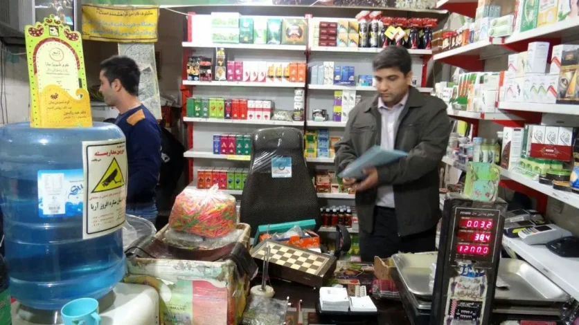 عطاریهایی که همهچیز میفروشند؛ از شیر مرغ تا پودر مارمولک و روغن خرس 1 عطاریهایی که همهچیز میفروشند؛ از شیر مرغ تا پودر مارمولک و روغن خرس