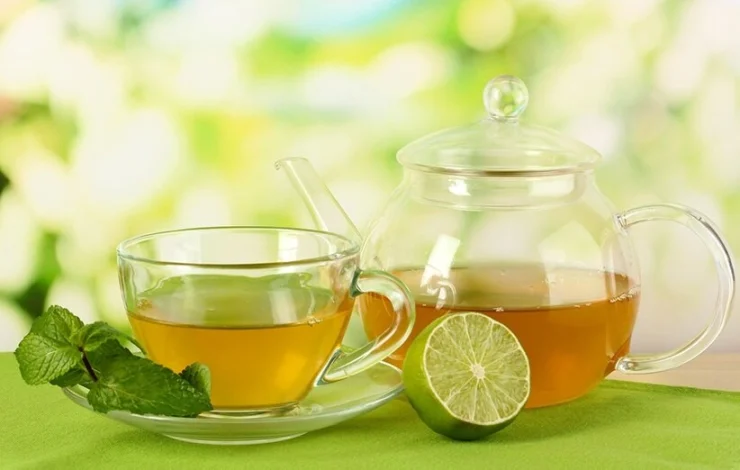 چای سبز با لیمو؛‌ نوشیدنی سرشار اکسیدانی برای لاغری و افزایش انرژی معجزه ‌می‌کند
