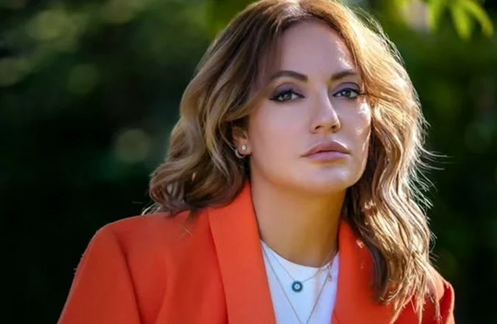 مهناز افشار از برنامه رئالیتی شوی زن روز چقدر درآمد دارد؟ 1 مهناز افشار از برنامه رئالیتی شوی زن روز چقدر درآمد دارد؟
