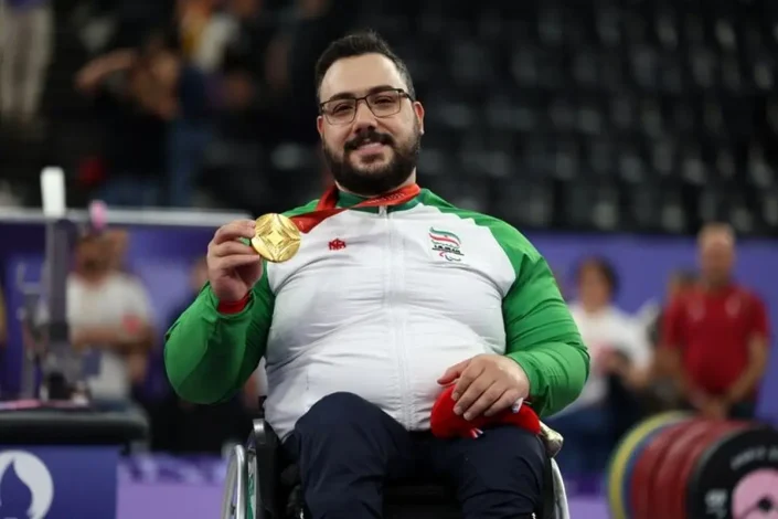 روح‌الله رستمی با اختلاف یک کیلوگرم نایب‌قهرمان جهان شد
