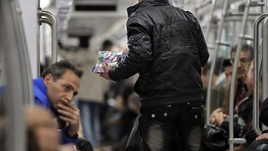 ممنوعیت دستفروشی اتباع بیگانه در مترو؛ دستفروشان شناسنامهدار شدند! 2 ممنوعیت دستفروشی اتباع بیگانه در مترو