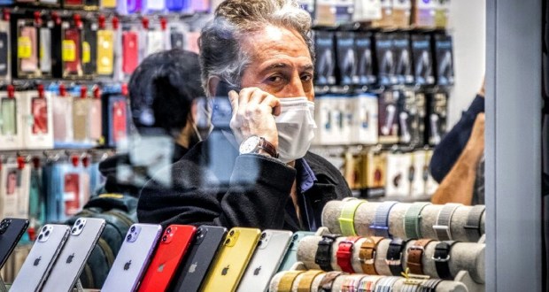 افزایش 50 درصدی قیمت گوشی در بازار ایران از ابتدای سال 1405؛ ماجرا چیست؟ 2 افزایش 50 درصدی قیمت گوشی در بازار ایران از ابتدای سال 1405