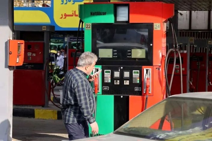 مخالفت سران قوا با افزایش قیمت بنزین عامل توقف طرح آزمایشی کرمان بود!